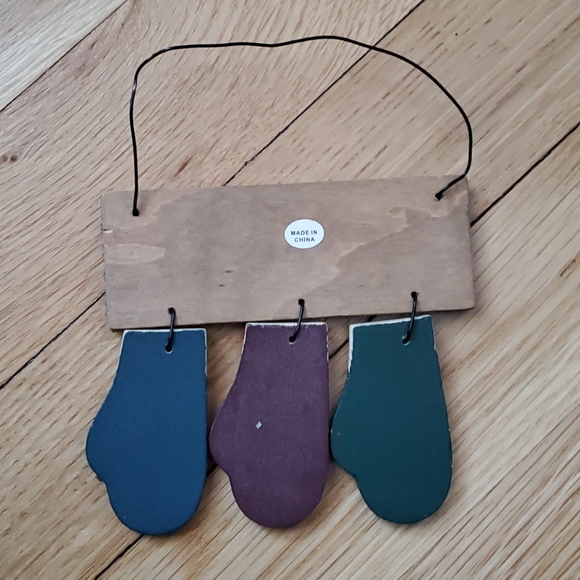 Mittens Decoration - Picture 2 of 2